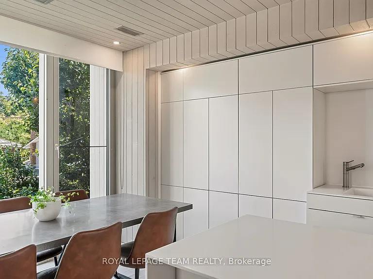 142 Ivy Cres #2 — Photo 15