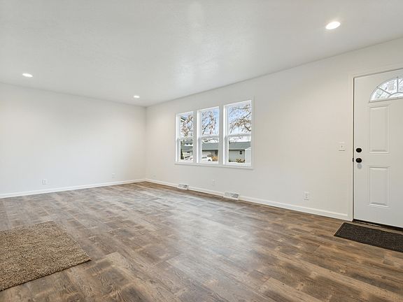3rd image of 68893 Twilight St