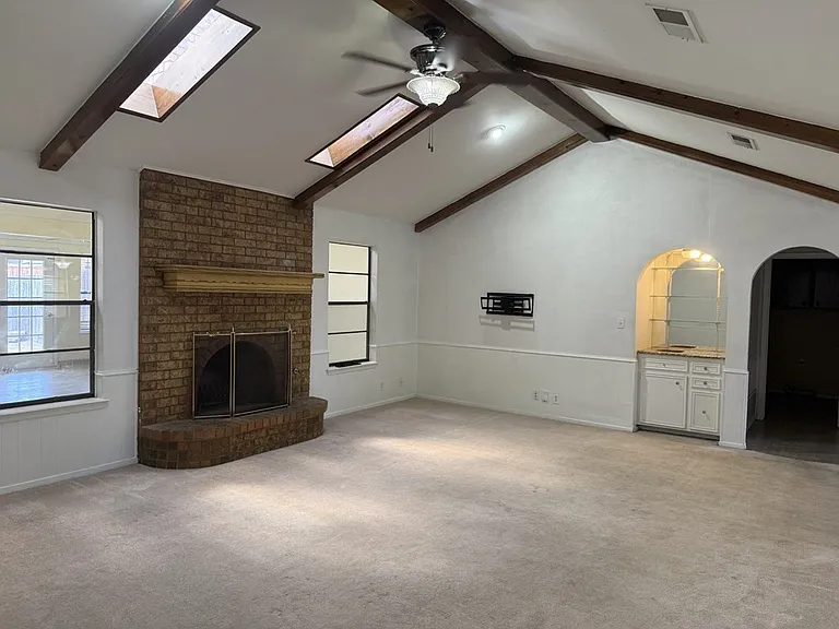 4211 Russell Dr — Photo 5