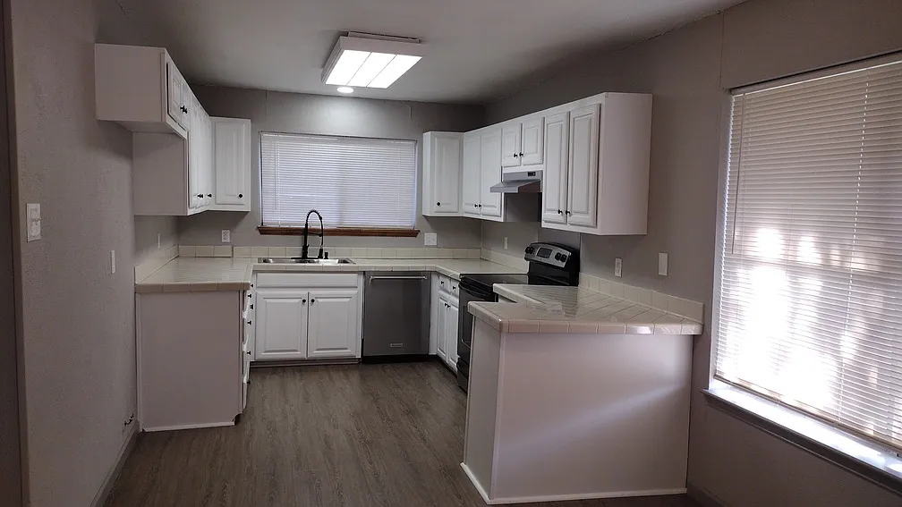 3 bed, 1427 sqft, $1,690 — Photo 2