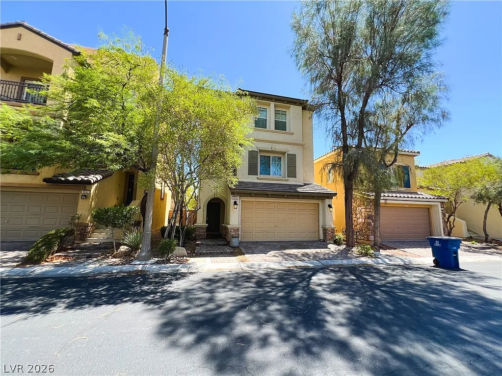 3 bed, 3.5 bath, 1864 sqft, $2,664 — Photo 3