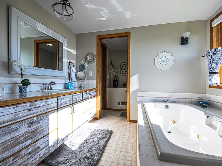 Master bath (no shower).