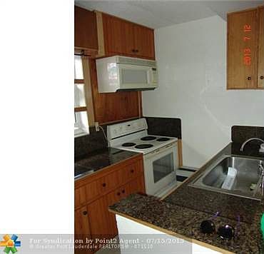 2nd image of 1010 SE 15th St APT 207