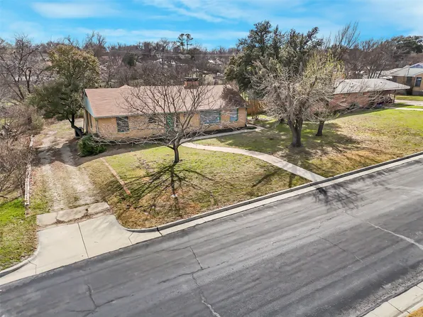 605 Hinton St, Grand Prairie, TX 75050