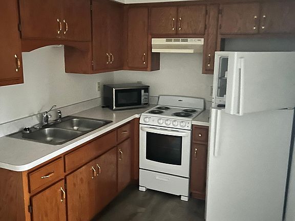 3rd image of 807 Covey Ln APT 7