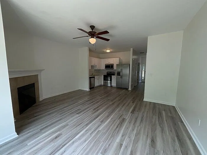 3 bed, 2.0 bath, 1548 sqft, $2,095 — Photo 1