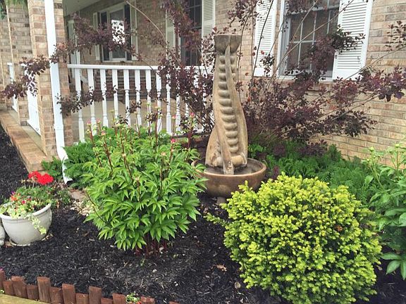 Landscaping w/fountain 