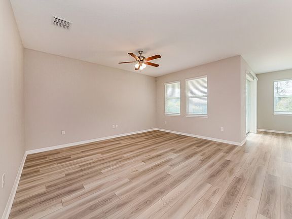 4th image of 417 Daylily Blvd
