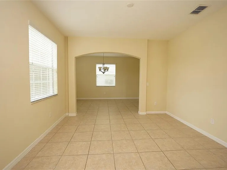 2926 Youngford St — Photo 5