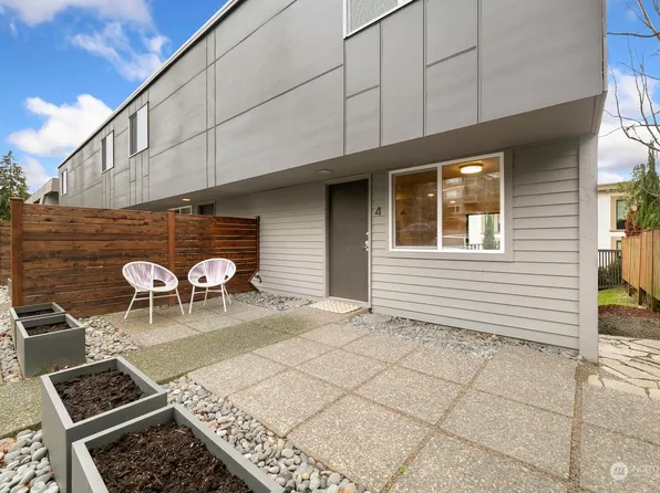 10108 NE 68th Street #4, Kirkland, WA 98033