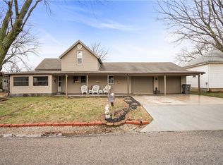 109 N Julia St, Thayer, KS 66776