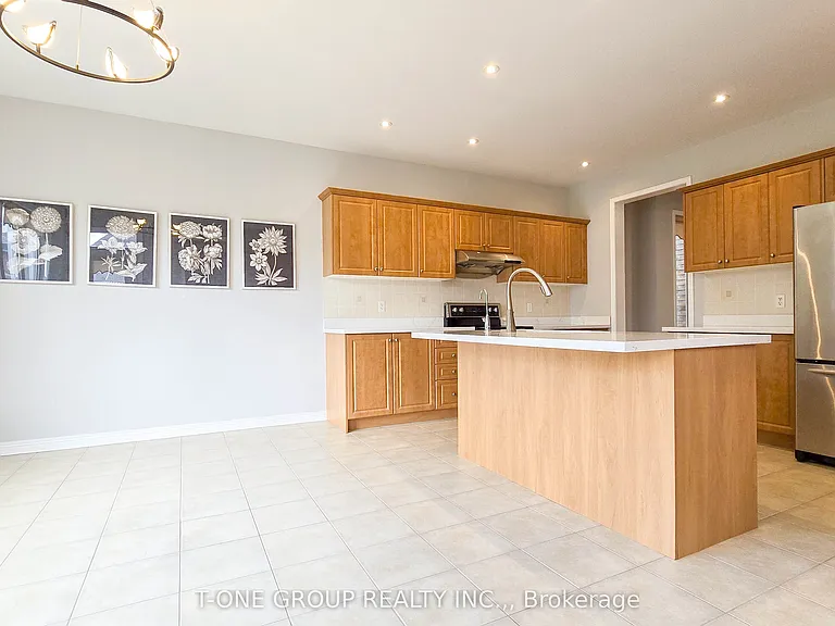 106 Castleglen Blvd — Photo 3
