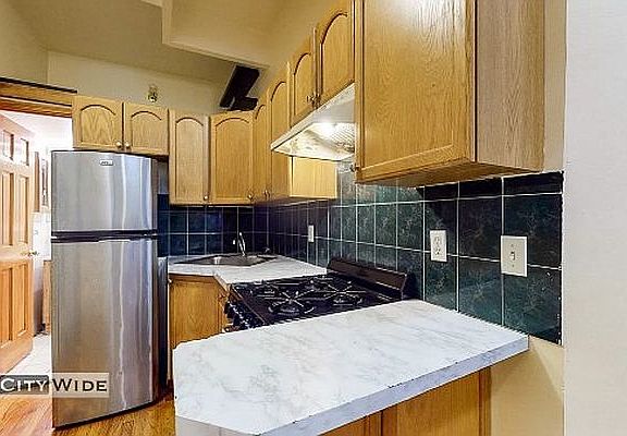 5th image of 322 E 73rd St #Re