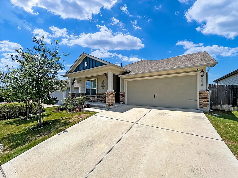 558 Bridgestone Way — Photo 3