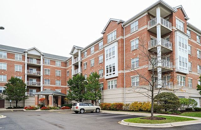 1st image of 153 Pointe Dr Unit 103