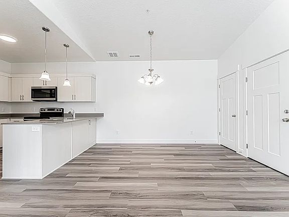 3rd image of 13714 S Hanley Ln Unit 301
