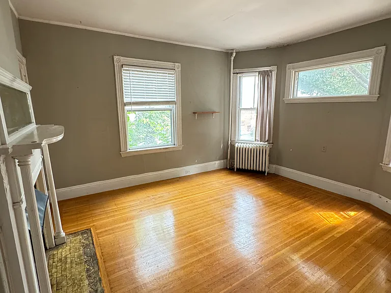 4 Woodstock Ave #1 — Photo 9