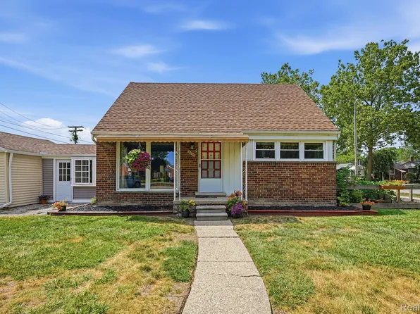 22601 Chapoton St, Saint Clair Shores, MI 48080
