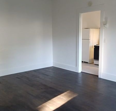 3rd image of 526 N Raymond Ave