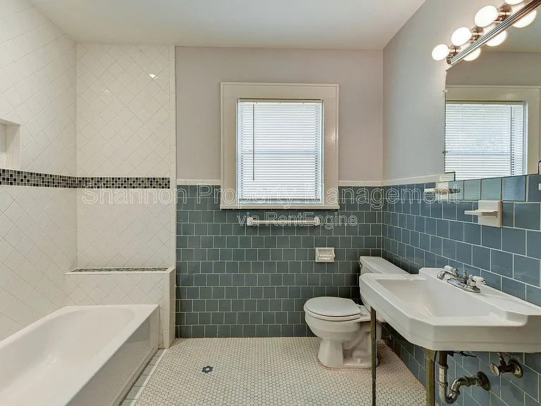 1748 Hawthorne St #B — Photo 27