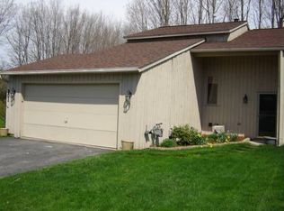 201 Golfcrest Cir, Baldwinsville, NY 13027