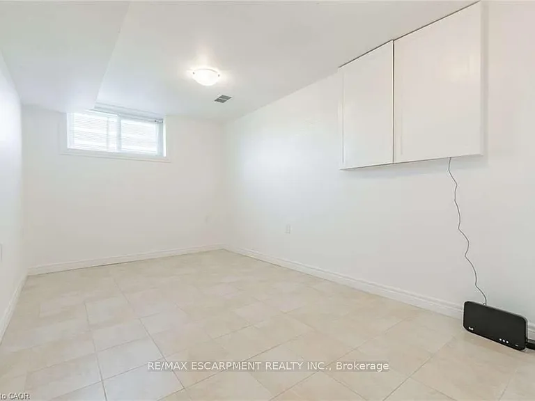 134 Marcella Cres #B — Photo 14