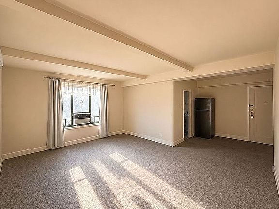 5th image of 28 Metropolitan Oval APT 8B