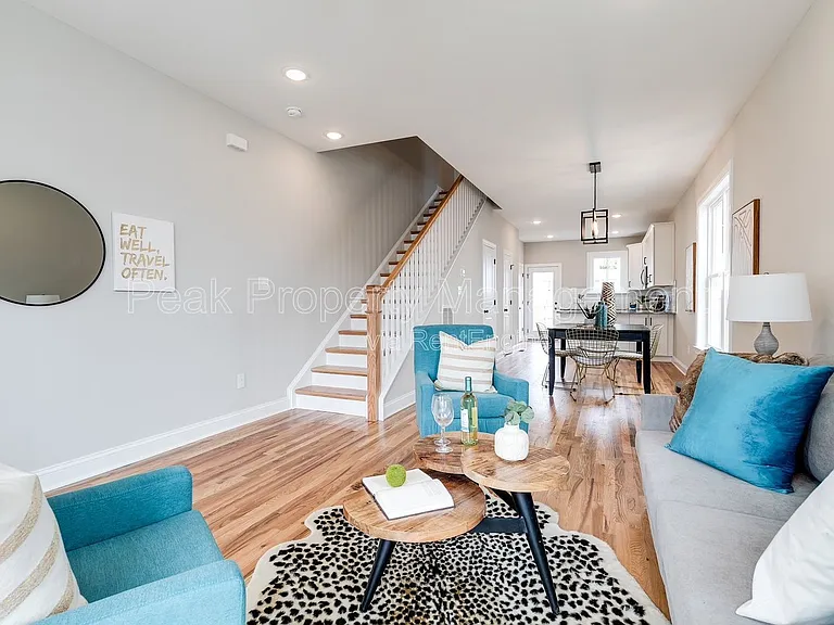 3204 Delaware Ave — Photo 5