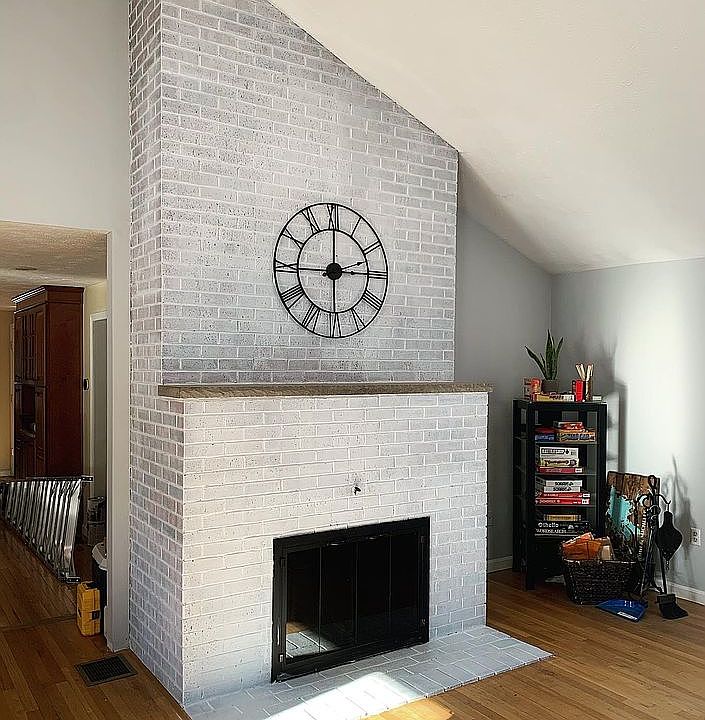 2nd image of 2 Crestwood Ln