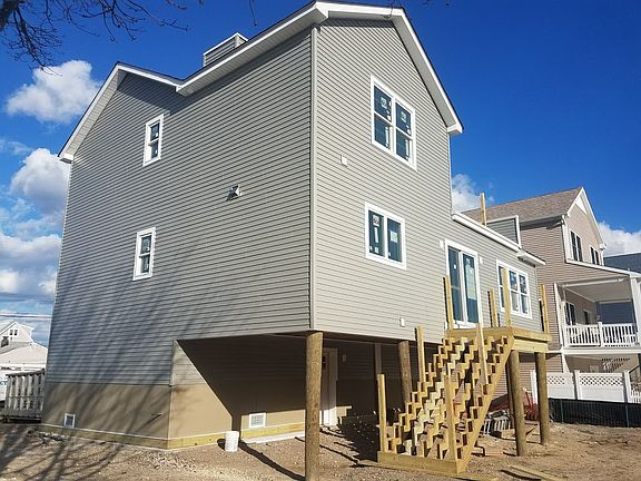 2nd image of 218 Rosewood Dr