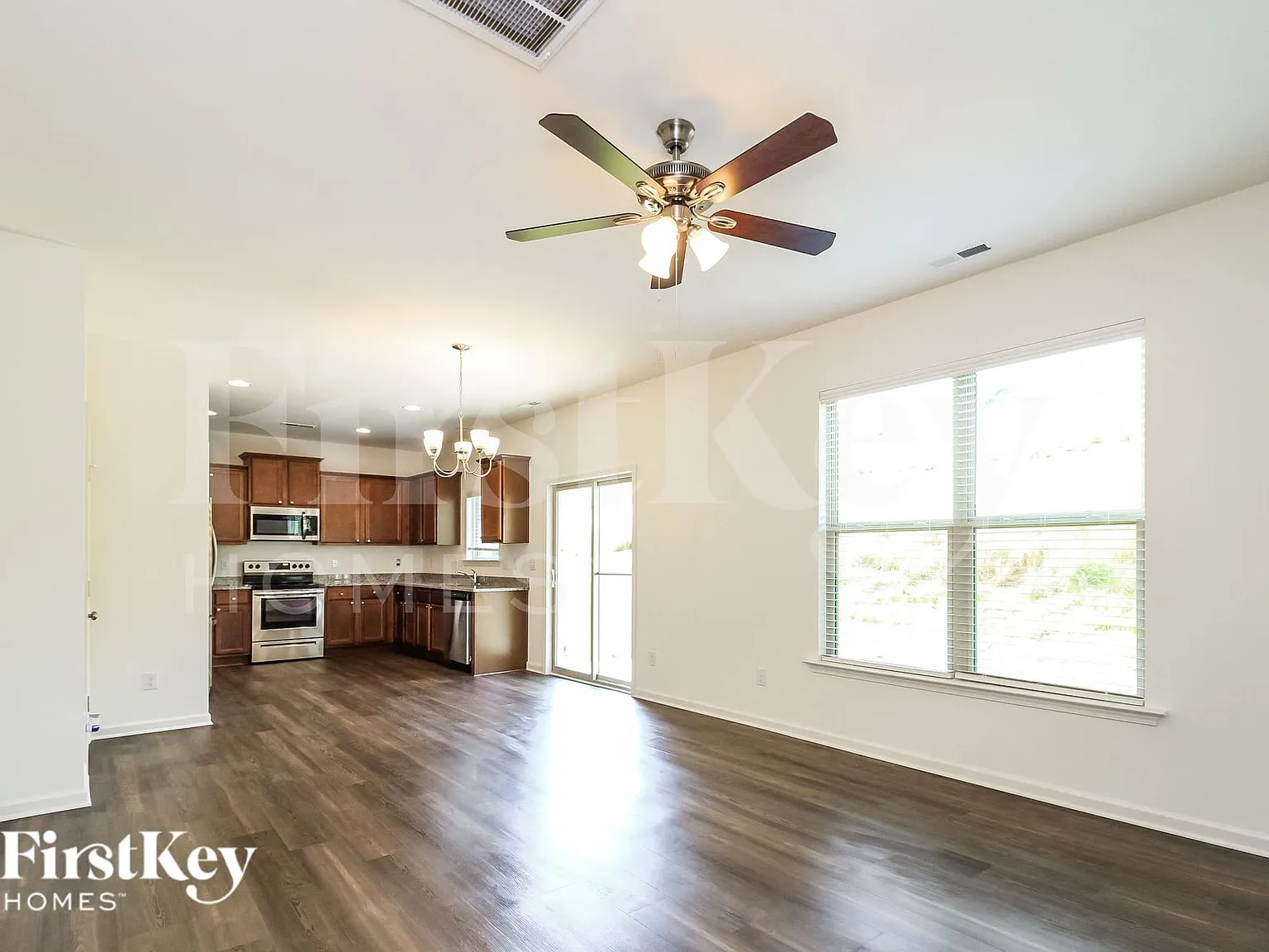 3 bed, 2.5 bath, 1740 sqft, $2,195 — Photo 3