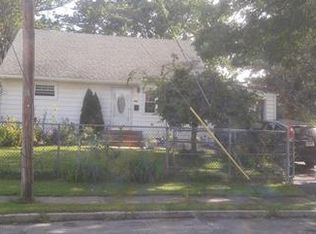 496 N Park Dr, Perth Amboy, NJ 08861
