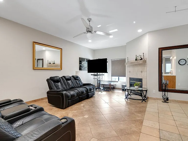 14500 Las Palmas Dr #54 — Photo 21