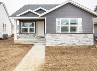 1582 Olde Brandy Ln, Davenport, IA 52807