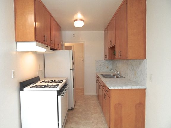 5th image of 8009 Lemon Ave