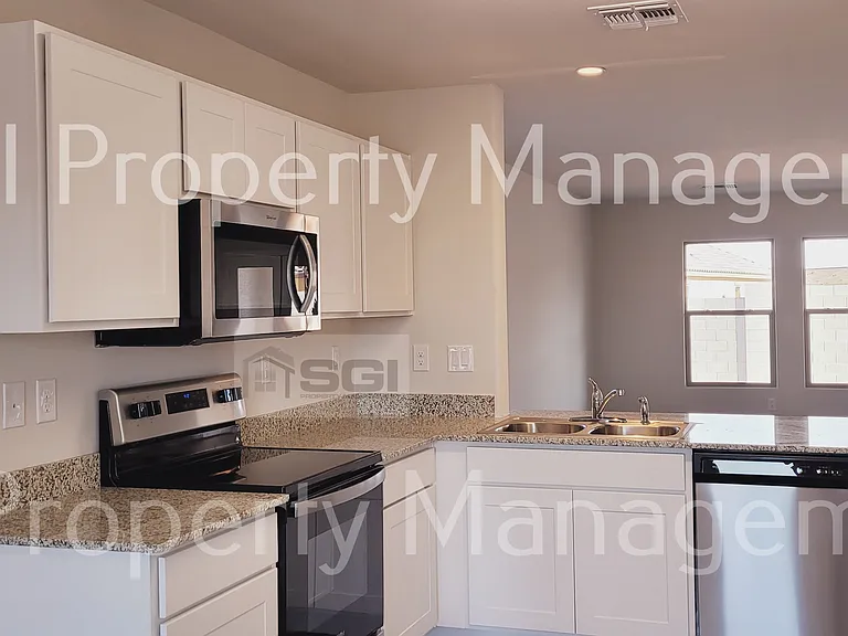 2025 E Velvet Pl — Photo 11