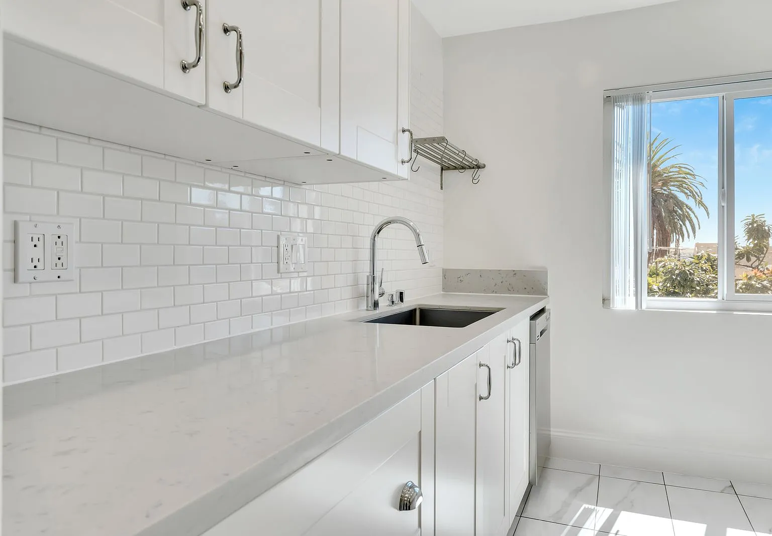 3 bed, 1450 sqft, $4,295 — Photo 4