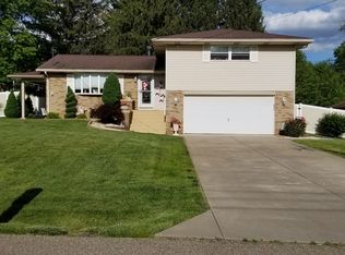 930 Pine St, Belpre, OH 45714