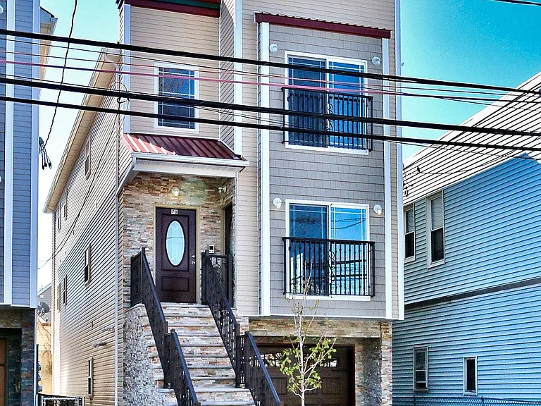 70 Erie St #1 — Photo 1