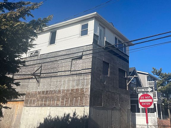 3rd image of 23 New Hampshire St