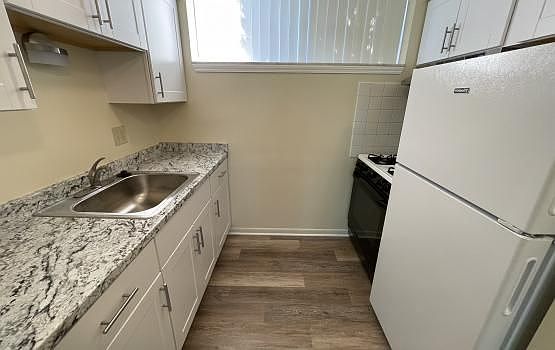 4th image of 192 Summit View Ct