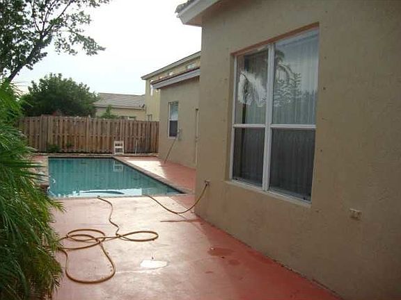 4th image of 19030 NW 23rd St