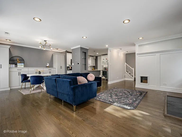 1608 N Larrabee St — Photo 4