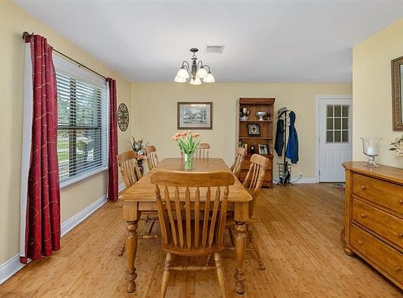3rd image of 1519 N Greenfield Cir