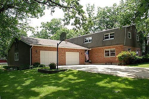 Front view w/4 car tandem garage