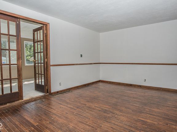 5th image of 3160 Elizabeth St