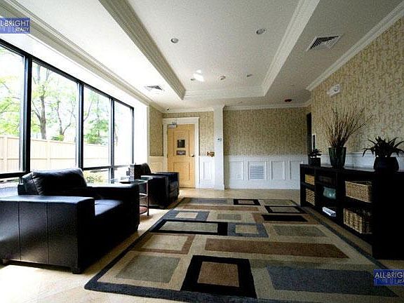 5th image of 20 Englewood Ave APT 201