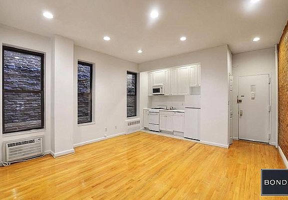 2nd image of 1297 Lexington Ave APT 4