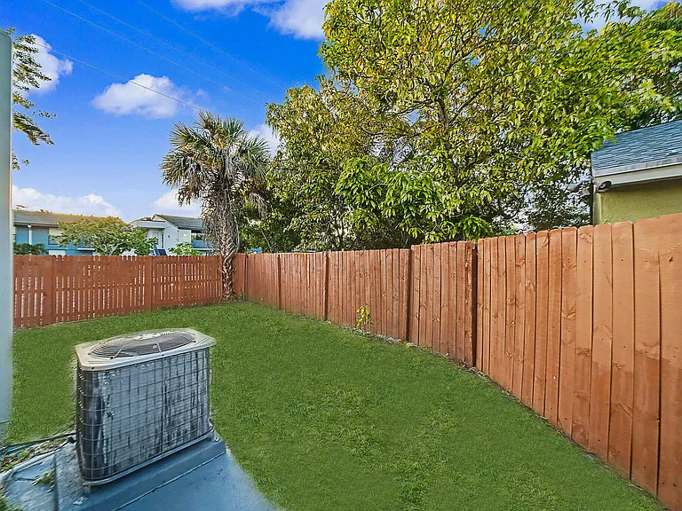 5789 Woodland Point Dr — Photo 26