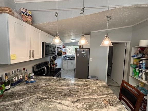 4th image of 203 NW 25th St